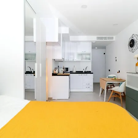 Apartmán Garden Studio In Centre With Roof Solarium And Pool By Rafleys